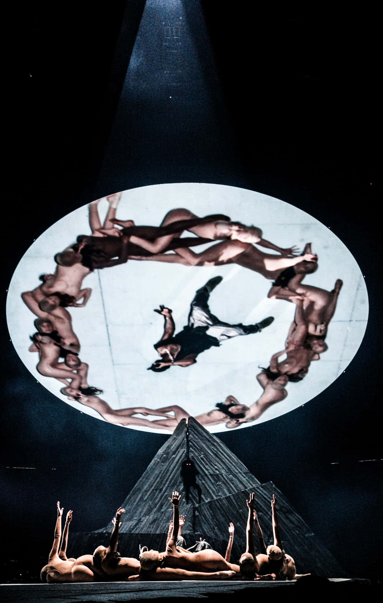 Ο Kanye West Δείχνει Μοναδικό Στυλ στην Περιοδεία Yeezus Ταπετσαρία