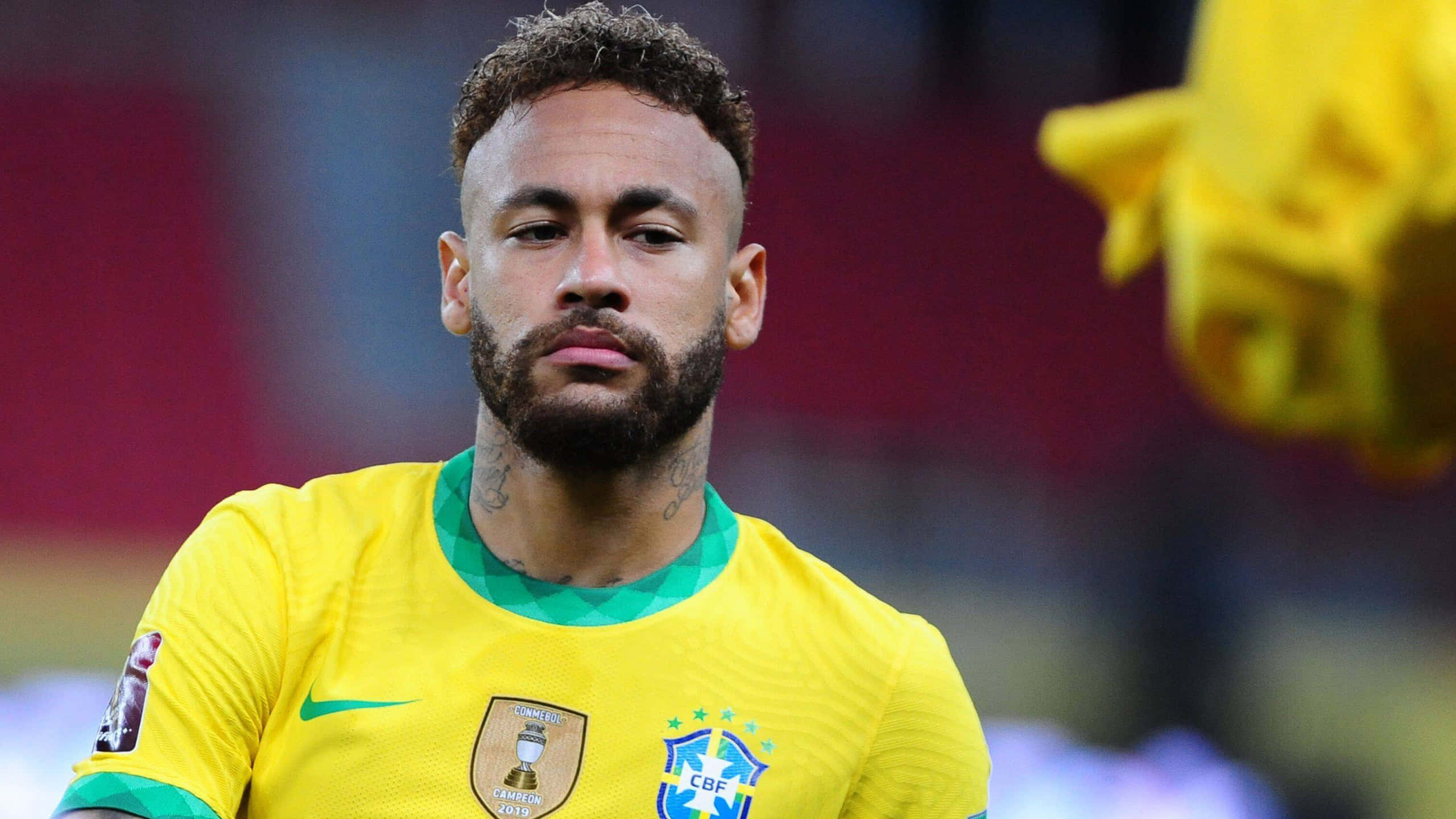 Ο Neymar σαρώνει στο γήπεδο ποδοσφαίρου Ταπετσαρία