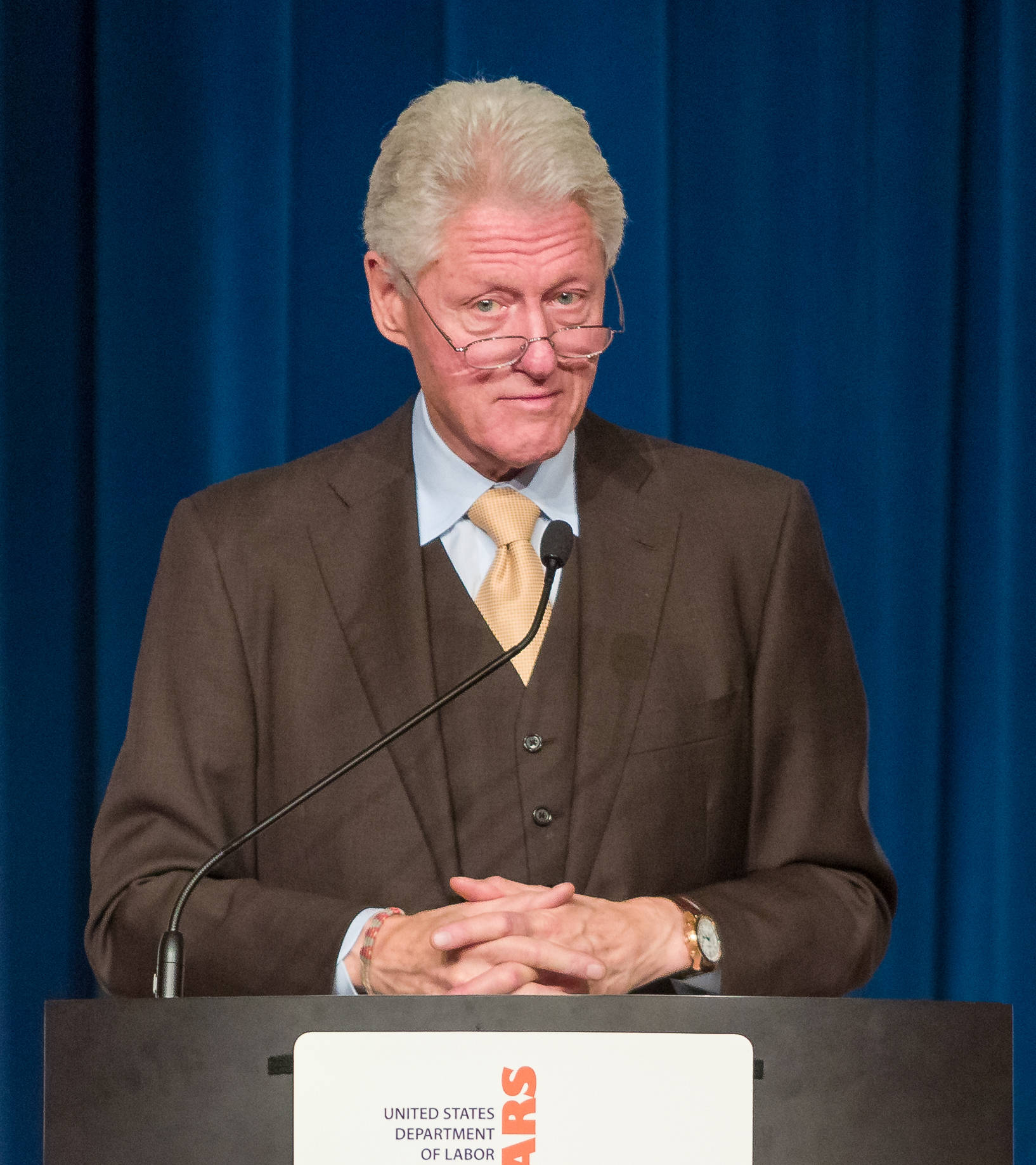 Ο Πρώην Πρόεδρος Bill Clinton Εκφωνεί Ομιλία Ταπετσαρία