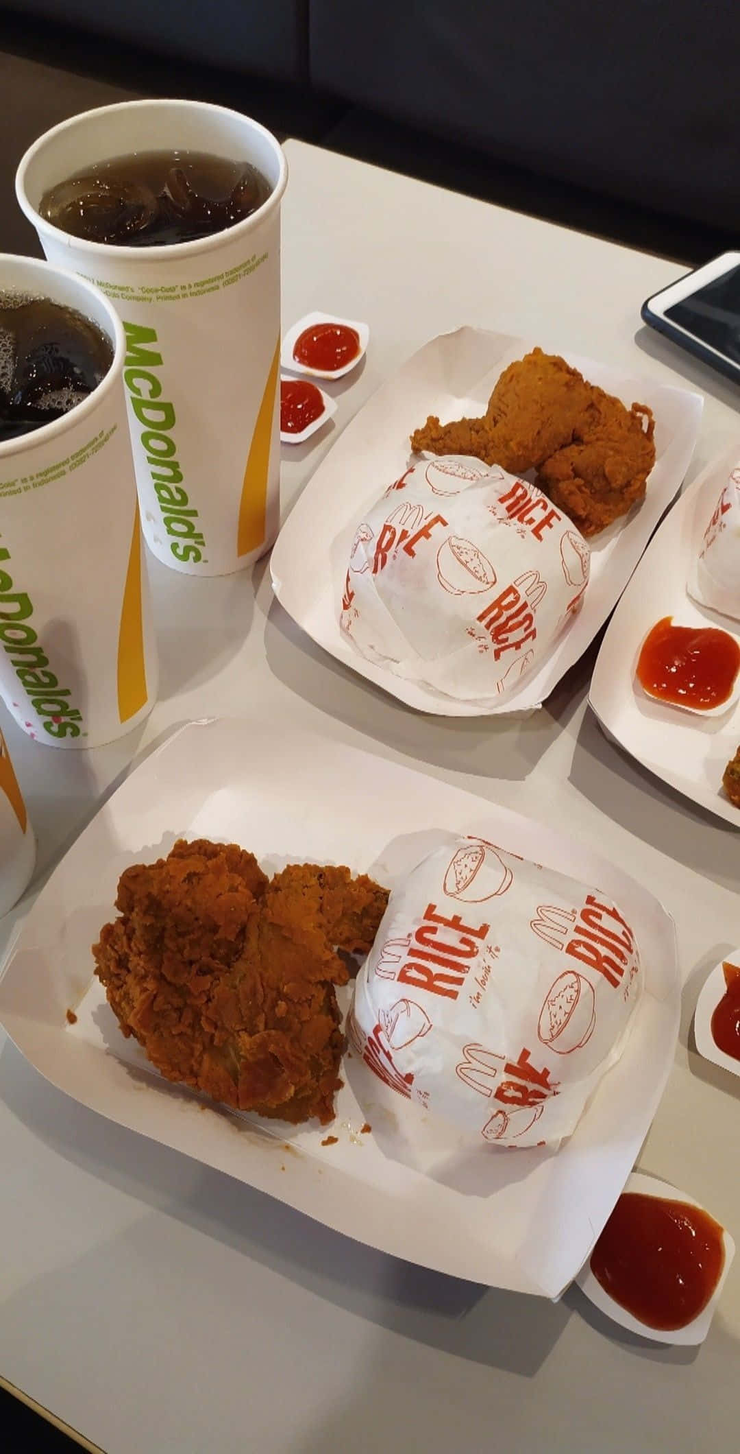 Πιάτο με Κοτόπουλο και Ρύζι Εικόνα Φαγητού McDonald's Ταπετσαρία