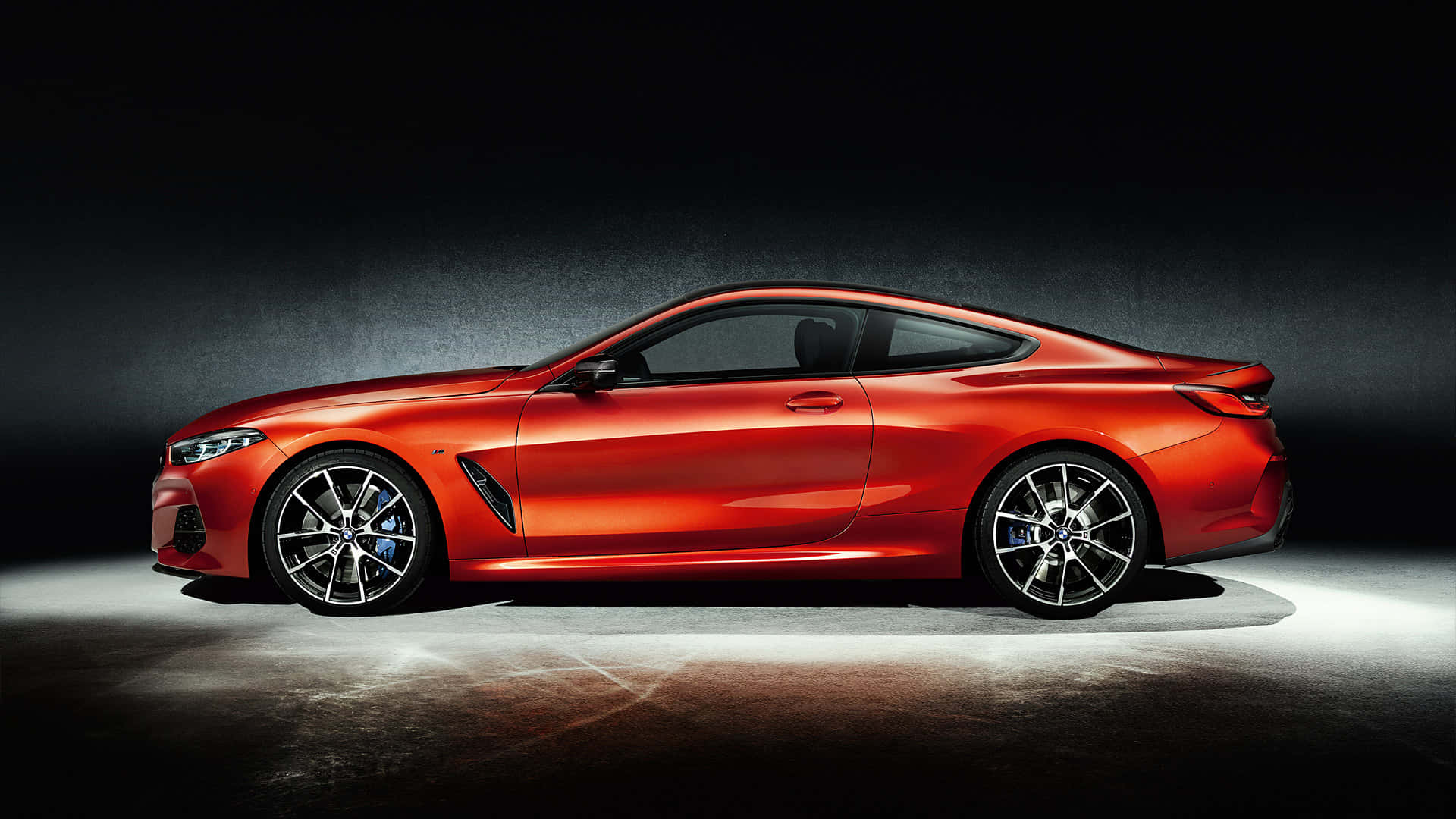 Πλάγια όψη BMW M8 1920x1080 Φόντο M Series Ταπετσαρία