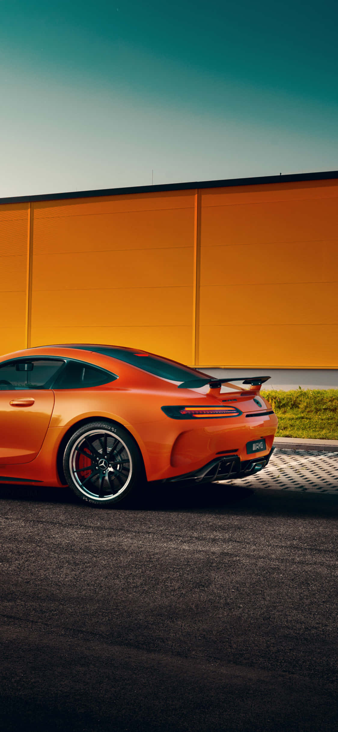 Πορτοκαλί φόντο iPhone Xs Mercedes Amg Ταπετσαρία