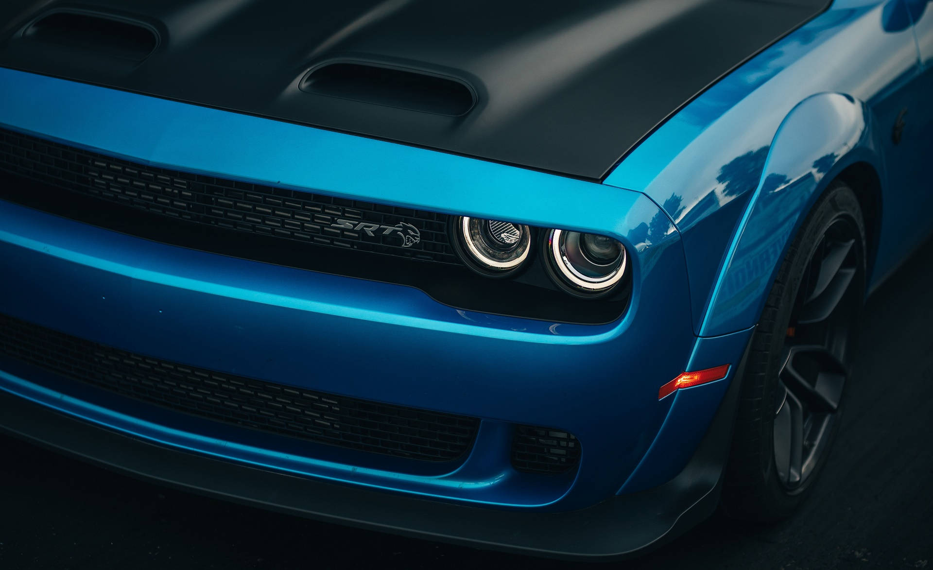 Σβηστοί Προβολείς Μπλε Dodge Challenger — Αυτοκίνητα Ταπετσαρία
