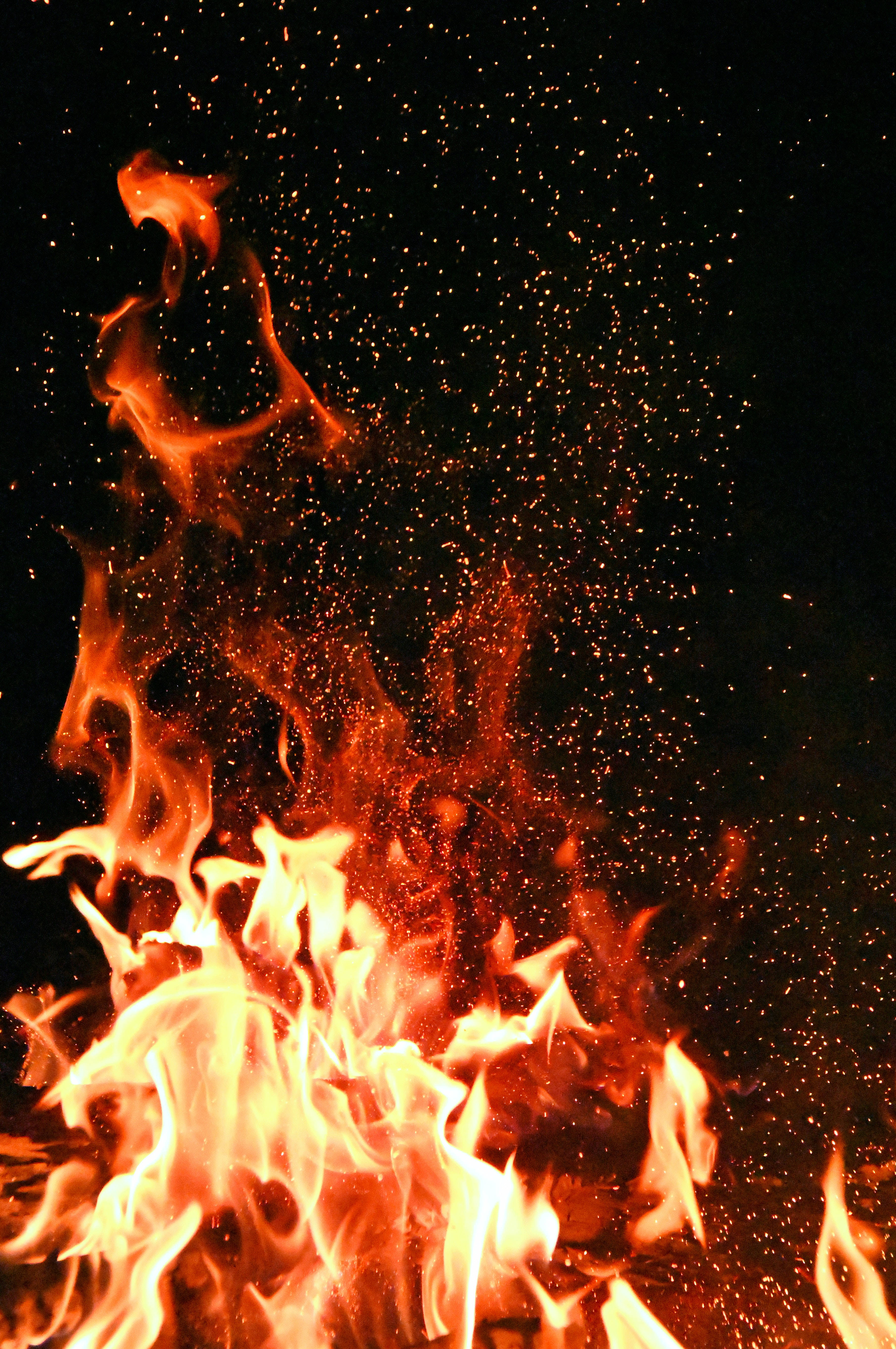 Σκούρα Κόκκινη Φωτιά Ταπετσαρία