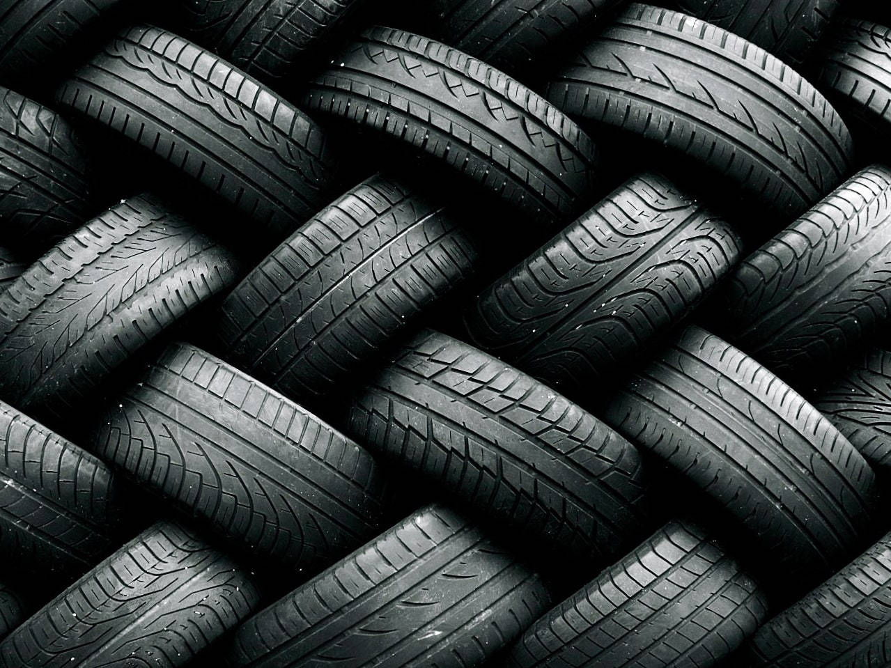 Στοιβαγμένα Ελαστικά Goodyear — Αυτοκίνητα Ταπετσαρία