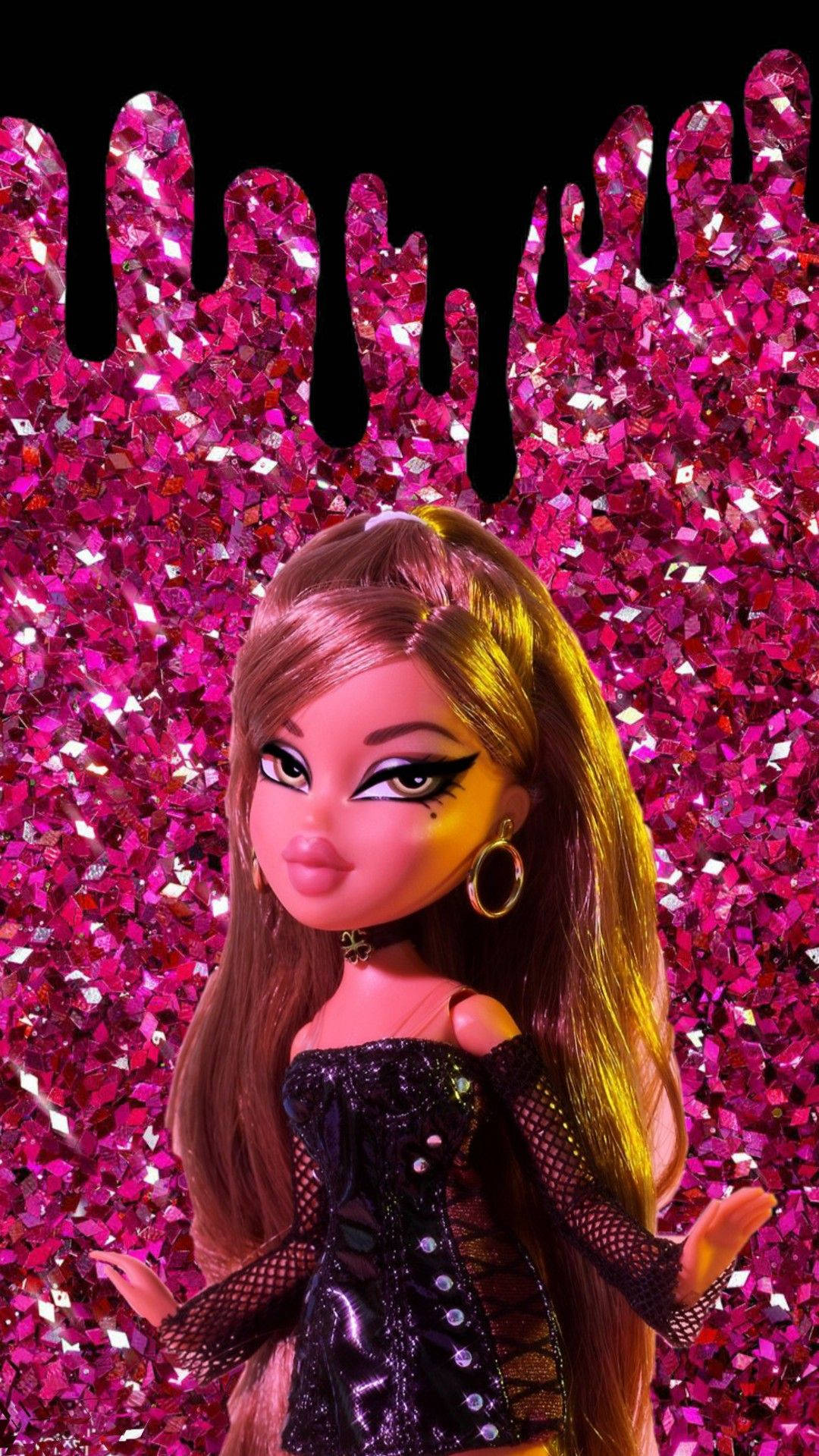 Τέσσερις κούκλες Bratz στοιχισμένες και χαμογελαστές, έτοιμες για δράση και περιπέτεια Ταπετσαρία