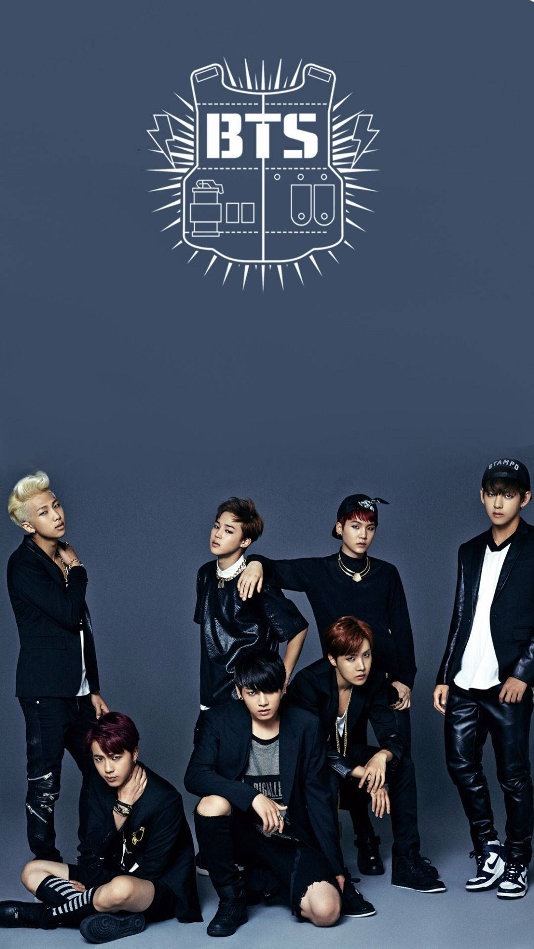 Τα μέλη του αγοριού συγκροτήματος BTS V, Jungkook, Jimin, Suga, Jin, RM και J-hope με μαύρα casual ρούχα. — Bts Ταπετσαρία