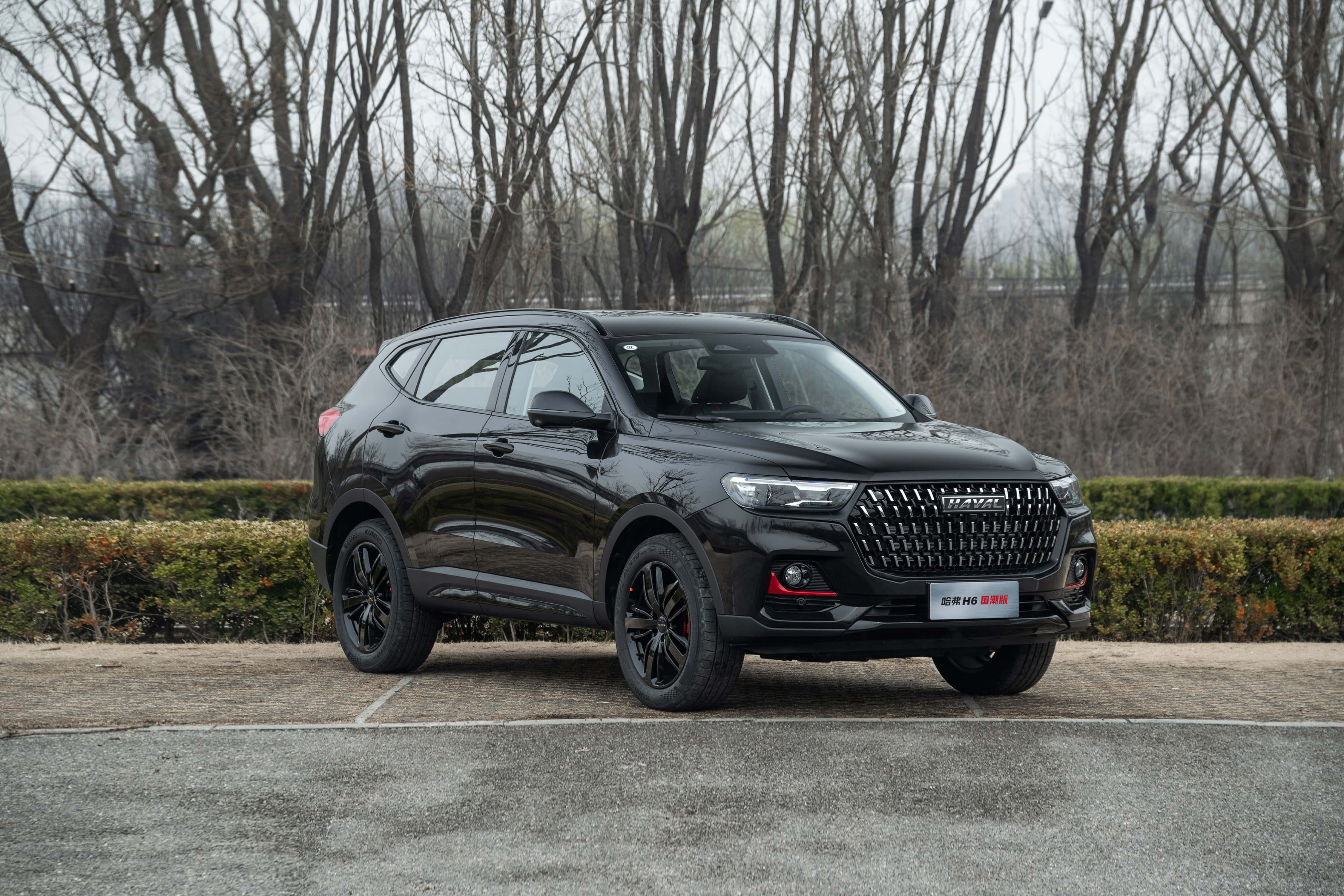Το Στιλάτο SUV της Haval σε Βόλτα στο Δρόμο Ταπετσαρία