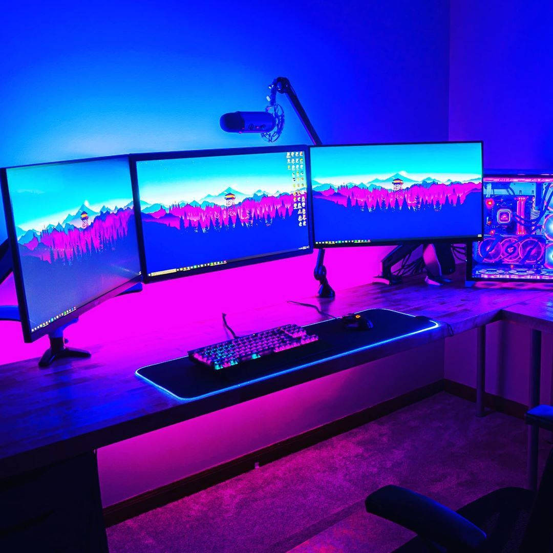 Τρία Μόνιτορ για Gaming Room Ταπετσαρία