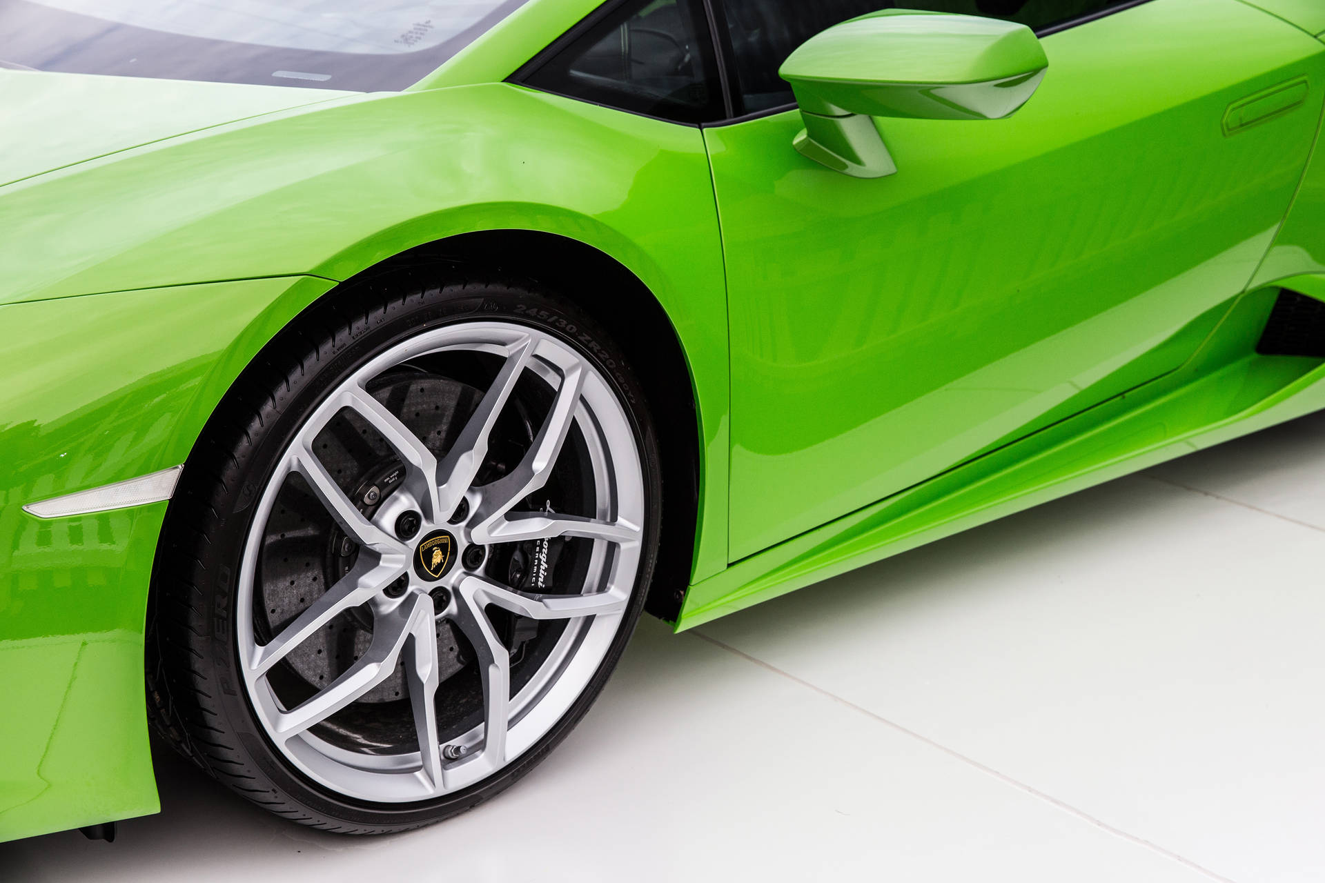 Πράσινος τροχός Lamborghini κοντινή λήψη ταπετσαρία. — Lamborghini Ταπετσαρία