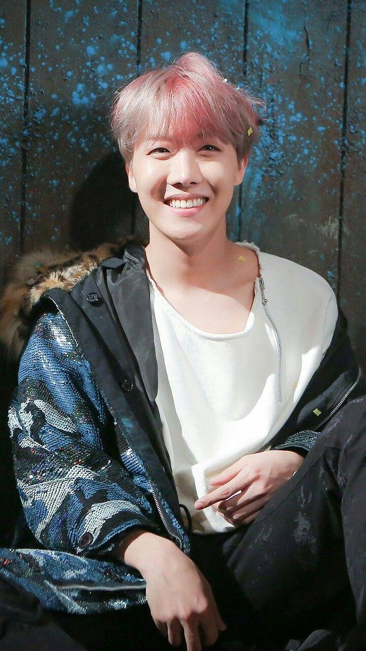 Χαριτωμένος BTS J-Hope Χαμογελαστός Ταπετσαρία