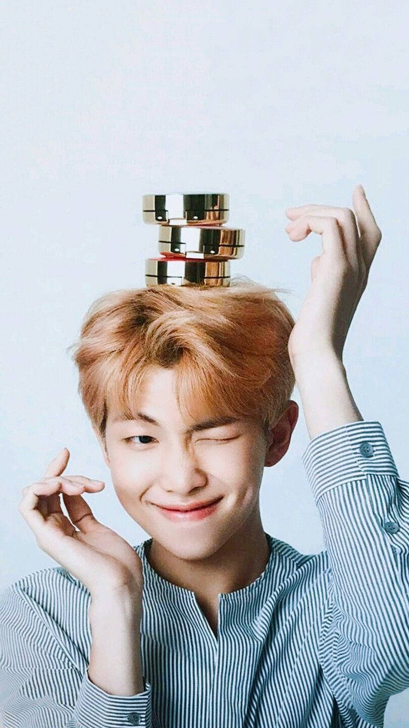 Χαριτωμένος BTS RM με Compact στη Κεφαλή Ταπετσαρία