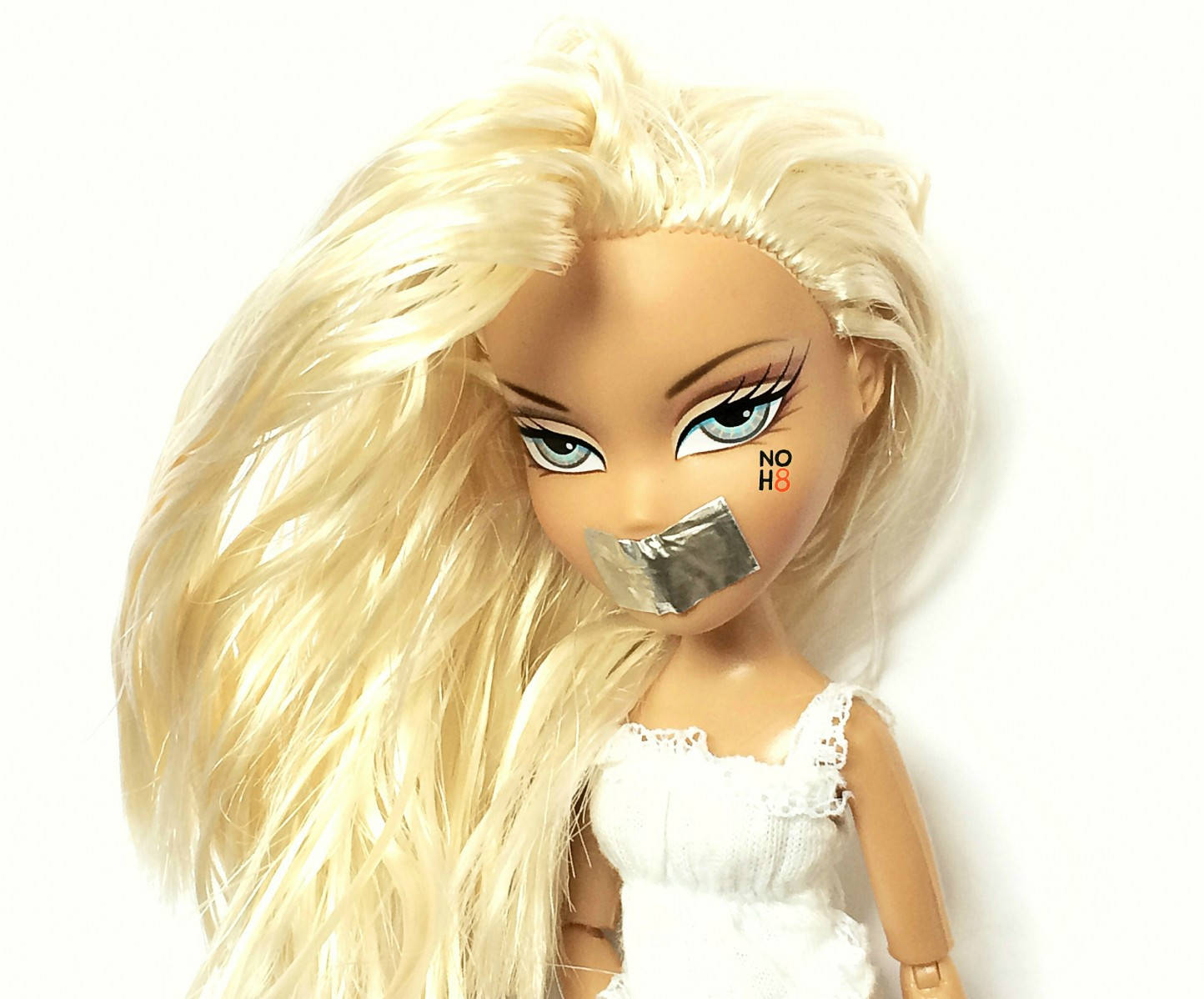 Όμορφη Κούκλα Bratz Όμηρος Ταπετσαρία
