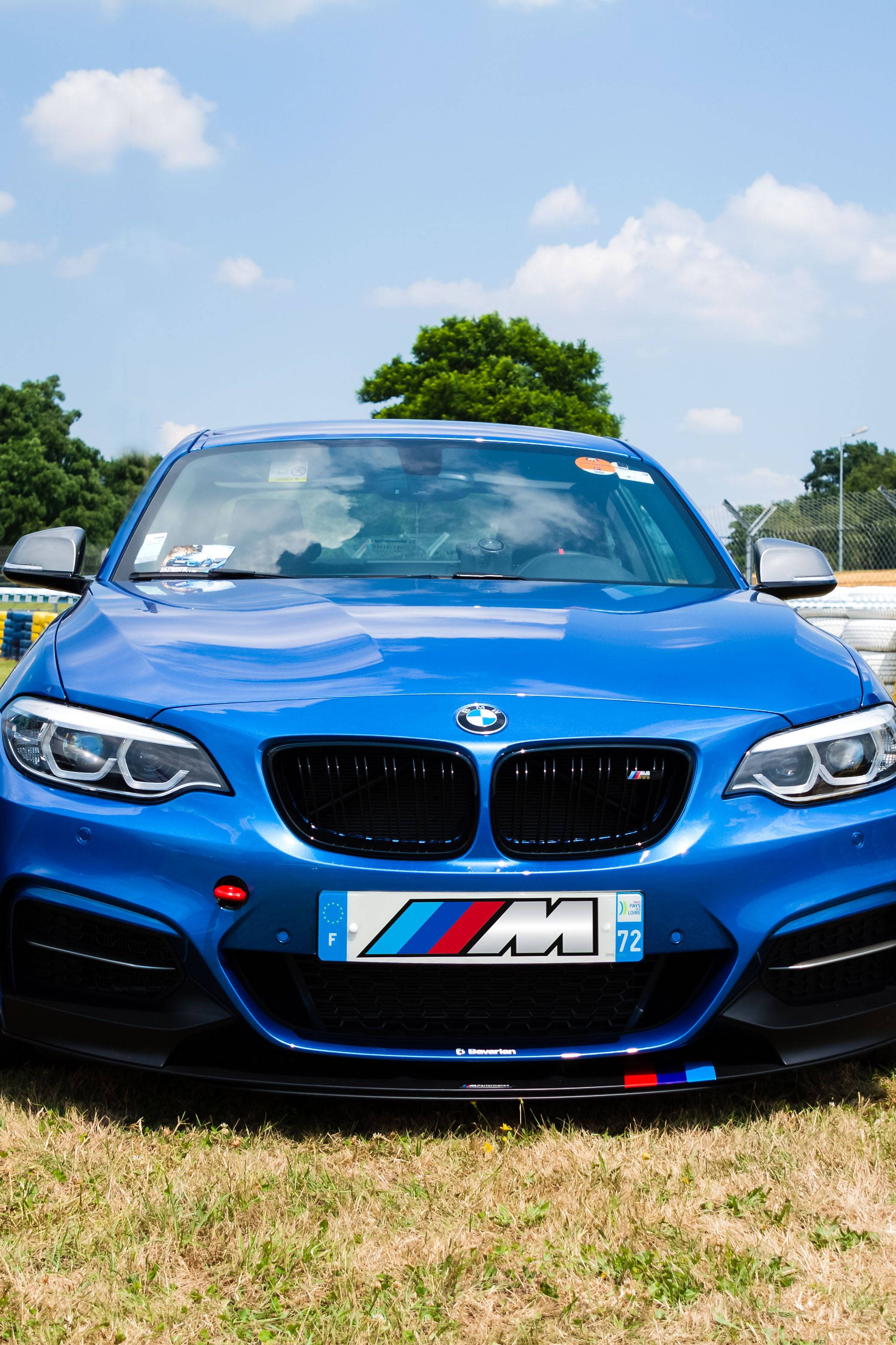 Όμορφο Μπλε BMW σε Πίστα Αγώνων Ταπετσαρία