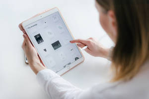 Apple iPad Pro σε Χρήση — iPad Mini Ταπετσαρία
