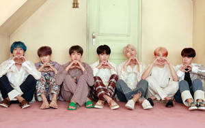BTS Επιτραπέζια Καρδιές Μπροστά από Πόρτα — Bts επιφάνεια εργασίας Ταπετσαρία