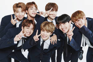 Cool BTS Laptop με Σήμα Ειρήνης