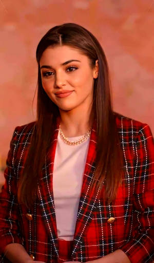 Hande Ercel Χαμογελαστή — Κόκκινο αισθητικό GIF Ταπετσαρία