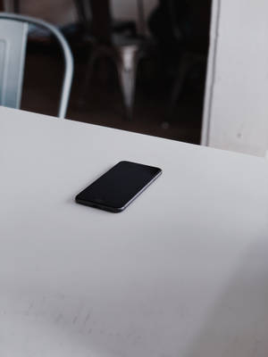 Iphone 8 Σε Τραπέζι