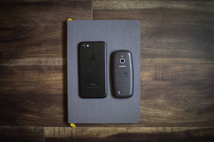 IPhone και Nokia 3310