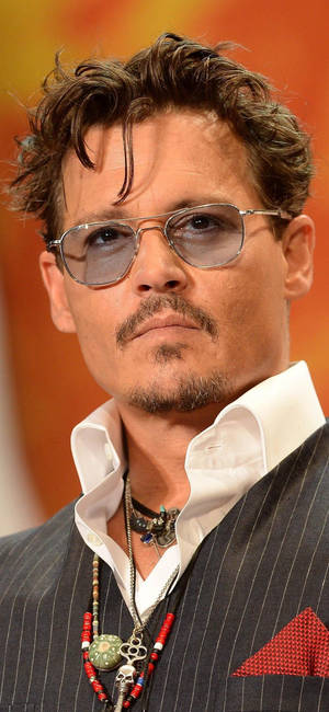 Wallpaper Johnny Depp Αμερικανός Ηθοποιός — iPhone 17e Ταπετσαρία