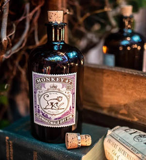 Monkey 47 Gin Schwarzwald Dry Γερμανικό Ποτό — Honor Magic V Ταπετσαρία