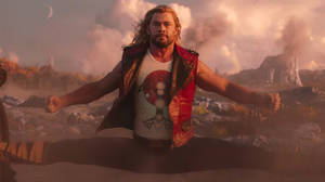 Ταπετσαρία Thor Love And Thunder επική διάσπαση