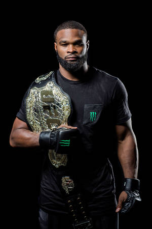 Ταπετσαρία με τον Tyron Woodley με ζώνη πρωταθλητή — 2:3 Ταπετσαρία