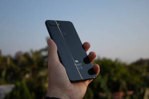 Xiaomi Smartphone στο Χέρι — Xiaomi Ταπετσαρία