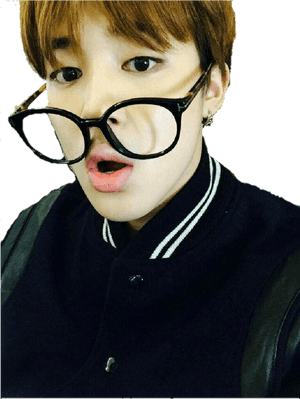 Έκπληκτο βλέμμα του Jimin με γυαλιά