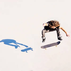 Αισθητική σκιά skater αγοριού ταπετσαρία — Pixel Watch 3 Ταπετσαρία