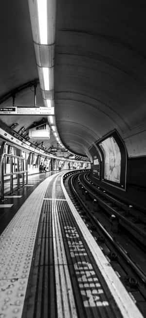 Ασπρόμαυρες Γραμμές του Σταθμού Waterloo — iPhone 13 Pro Max Ταπετσαρία