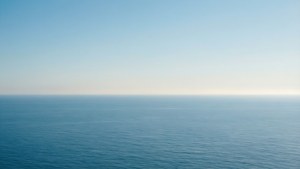 Μινιμαλιστικός ωκεάνιος ορίζοντας με διακριτικές μπλε διαβαθμίσεις. — Ωκεανός Ταπετσαρία