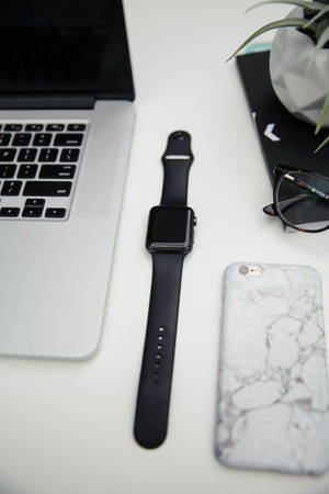 Γραφείο iPhone με Smartwatch — Xiaomi Pad 7S Pro 12.5 Ταπετσαρία