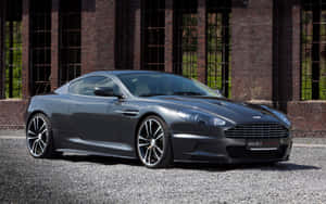 Εκπληκτικό Ασημί Aston Martin DB9 στην Πίστα Αγώνων — MacBook Pro 13 Ταπετσαρία
