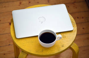 Καφές και Macbook Air — MacBook Air Ταπετσαρία