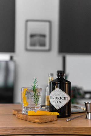 Κοντινό πλάνο μπουκαλιού Hendrick's Gin — Xiaomi Pad 8 Pro Ταπετσαρία