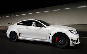 Ταπετσαρία λευκού αυτοκινήτου Mercedes