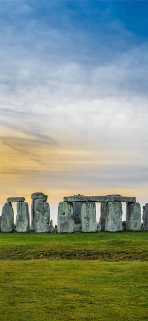Μαγευτική θέα του Stonehenge στο Ηλιοβασίλεμα — Vivo V70 Lite Ταπετσαρία