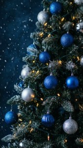 Ένα σκούρο μπλε χριστουγεννιάτικο δέντρο με φώτα και χιόνι σε μια μελαγχολική χειμωνιάτικη σκηνή. — Σκούρο μπλε αισθητική GIF Ταπετσαρία