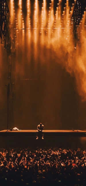 Ο Εμβληματικός Ράπερ Kanye West Σε Σκεπτόμενη Πόζα — Honor Win Turbo Ταπετσαρία