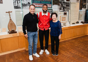Οικογενειακή φωτογραφία του Kellyn Acosta στο Little Tokyo — Τοκιο GIF Ταπετσαρία