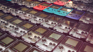 Ταπετσαρία με σειρές από μοντέλα Game Boy Color