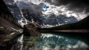Ταπετσαρία Σκοτεινής Λίμνης Moraine — 2560x1440 Ταπετσαρία