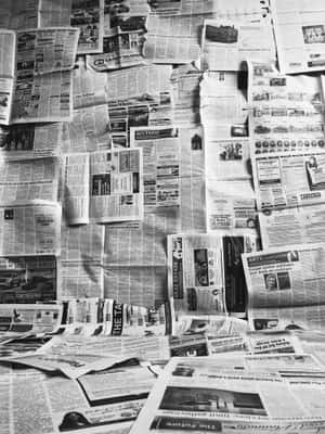 Στοίβες Vintage Εφημερίδων σε Ασπρόμαυρο — HMD Terra M Ταπετσαρία