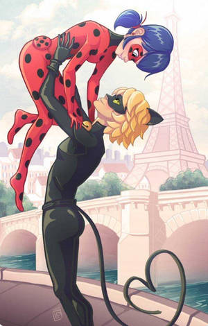 Ταπετσαρία με φιλί της Ladybug και του Cat Noir στο Παρίσι — Πασχαλίτσα και μαύρο γάτο φιλί Ταπετσαρία